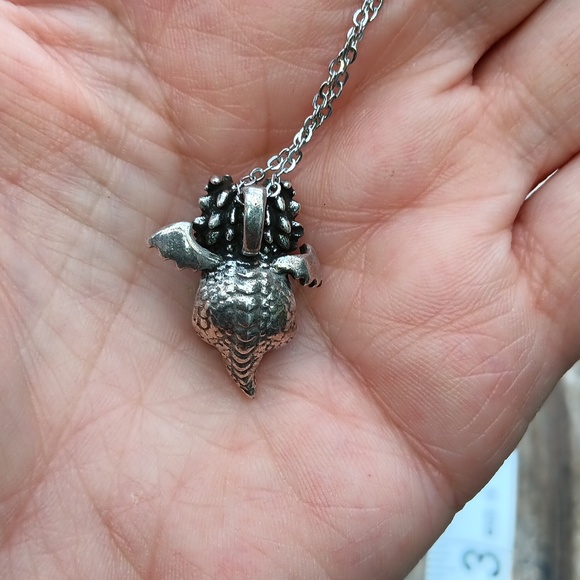 🆕️LAST ONE!🌹ADORABLE BABY DRAGON CLUTCHING PRECIOUS GEM NECKLACE GIFT BOXED - Picture 5 of 17